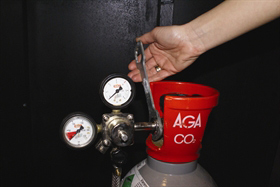 3. Remove the pressure gauge with an adjustable wrench.